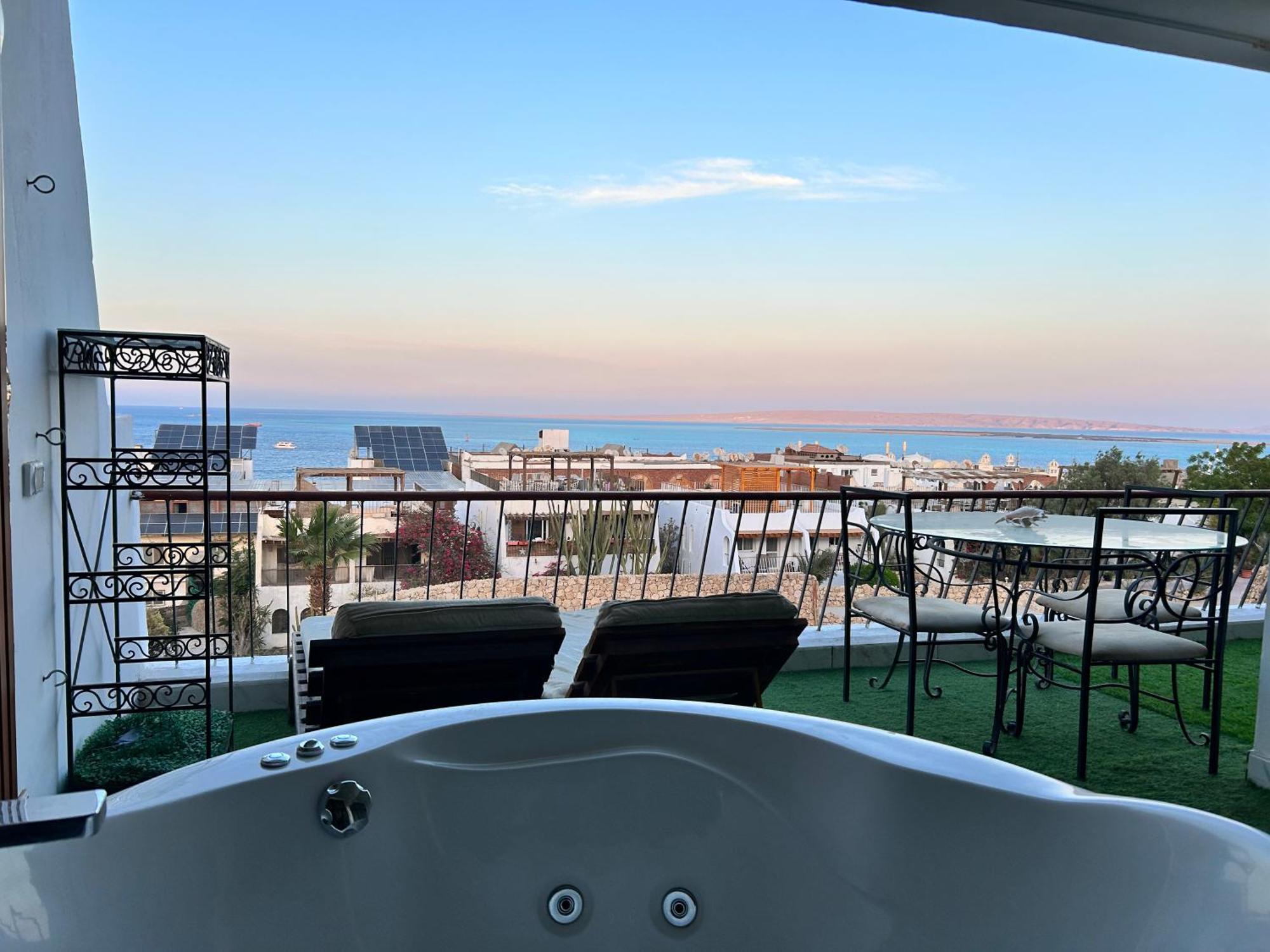 Cordoba Sea View Apartment With Open Air Jacuzzi At Mastaba الغردقة المظهر الخارجي الصورة